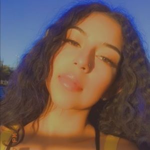 Meet your Posher, Ana arely